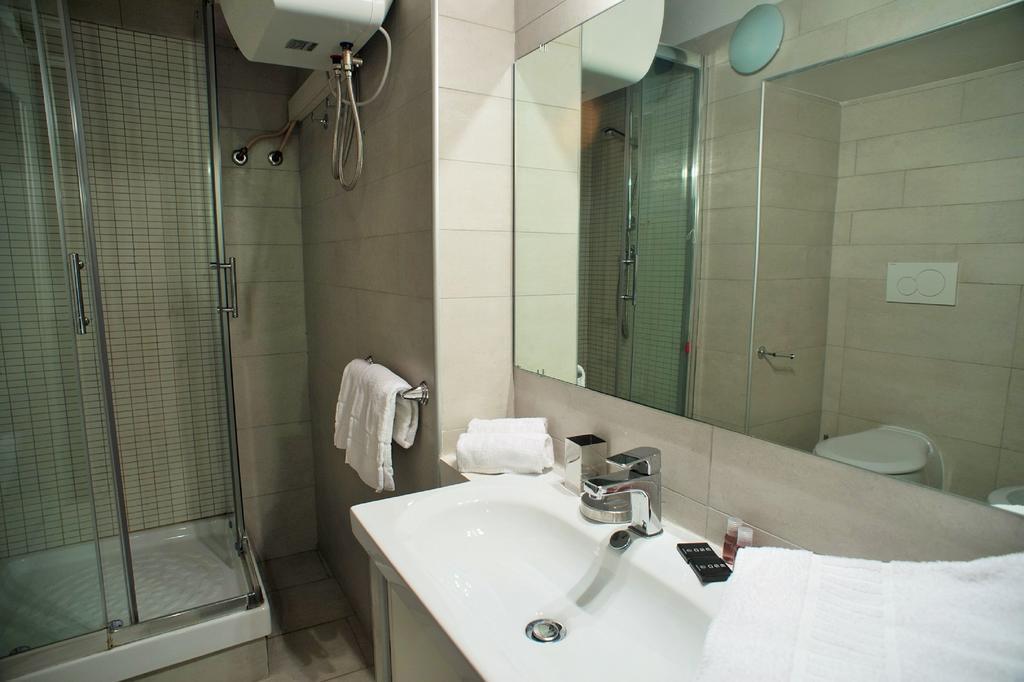 Flowers Apartments โรม ภายนอก รูปภาพ