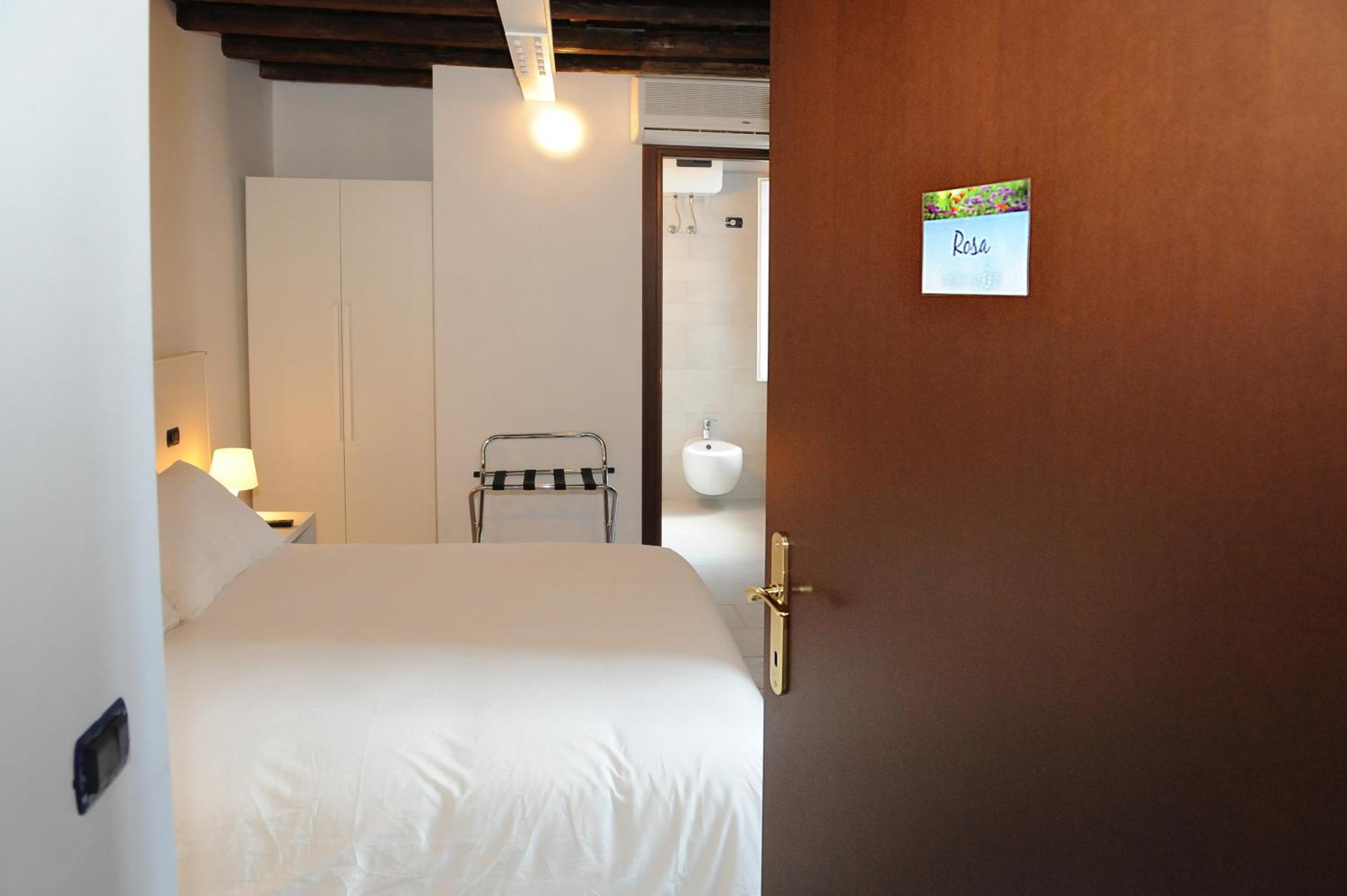 Flowers Apartments โรม ภายนอก รูปภาพ