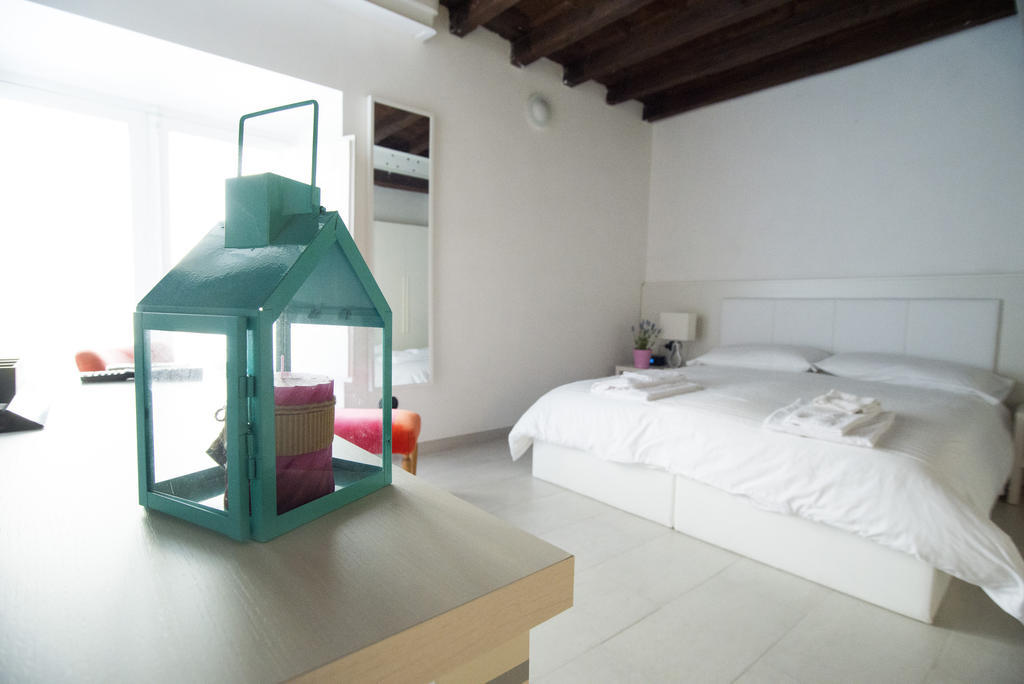 Flowers Apartments โรม ภายนอก รูปภาพ