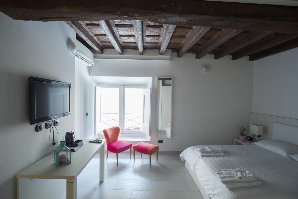 Flowers Apartments โรม ภายนอก รูปภาพ